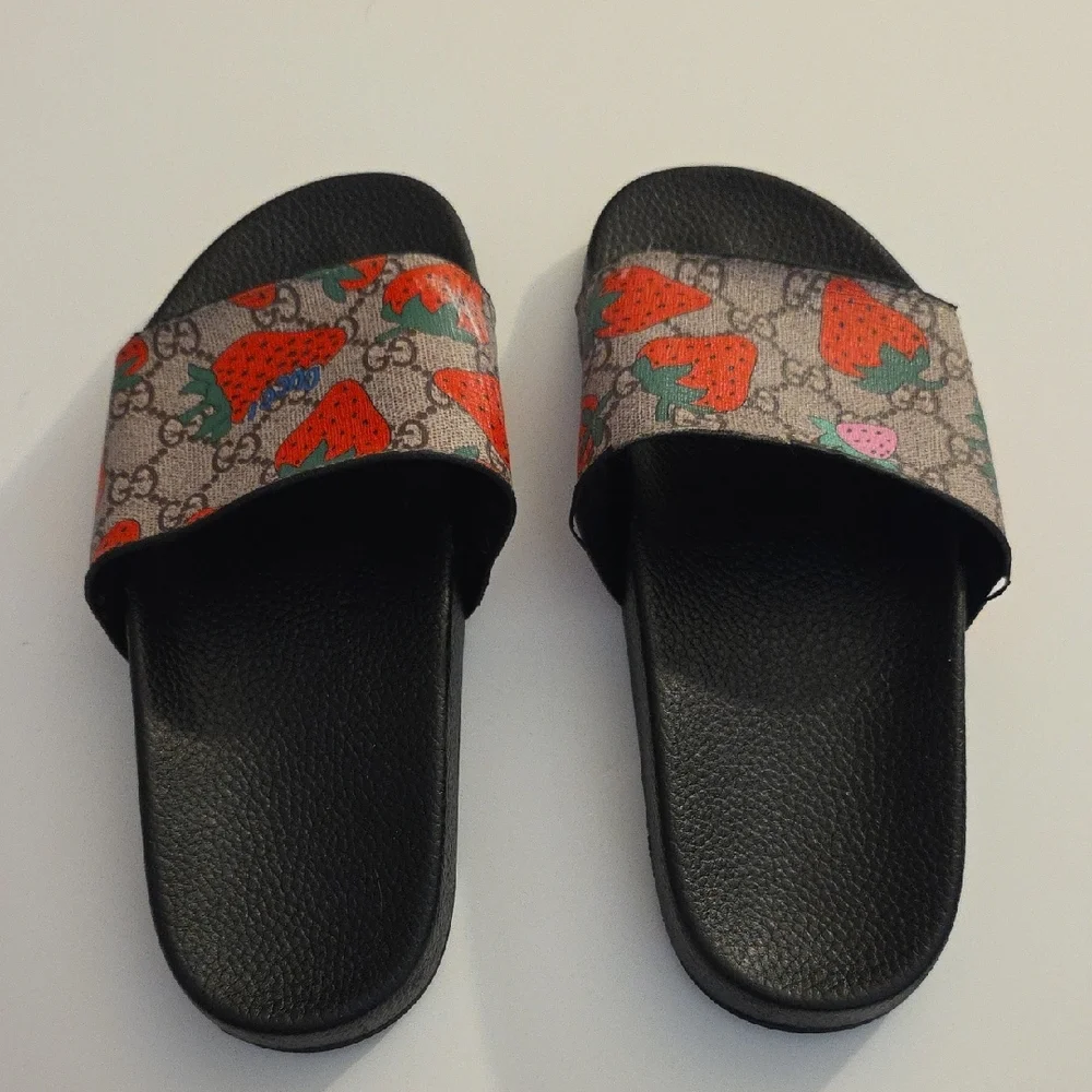 Gucci Strawberry Pattern Slides with Black Sole - Picture 11 of 11